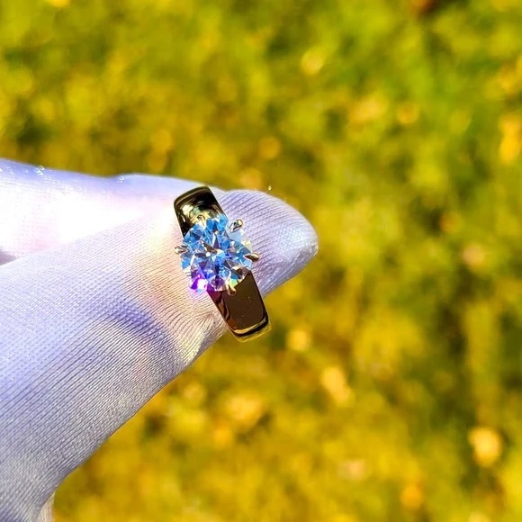 Solid 14k gold 2.5ct moissanite ring - Picture 6 of 9